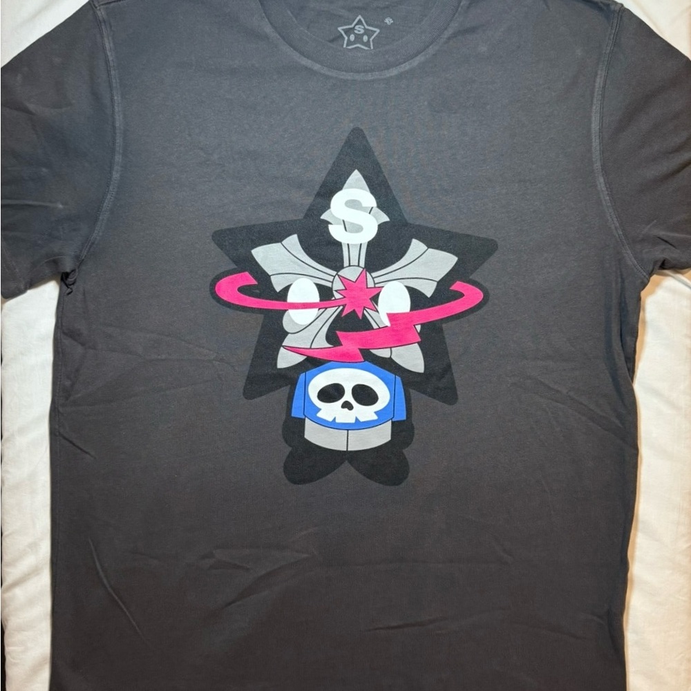 Sukamii Short Sleeve T-shirt Size L New No Tags Black, Pink, Blue with Skull